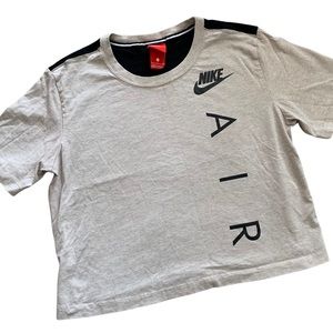 🔴 SOLD 🔴 Nike Cropped Tee